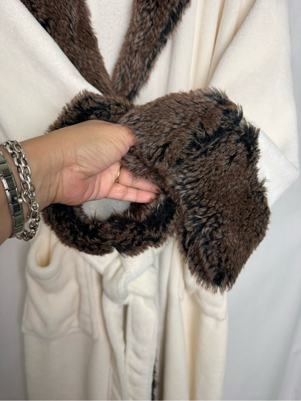 Luxe Faux Fur Plush Full Length Wrap Robe Size L/XL - Picture 6 of 10